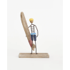 Surfeur en bois et métal